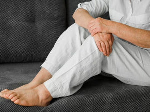 Can flat feet cause knee pain?